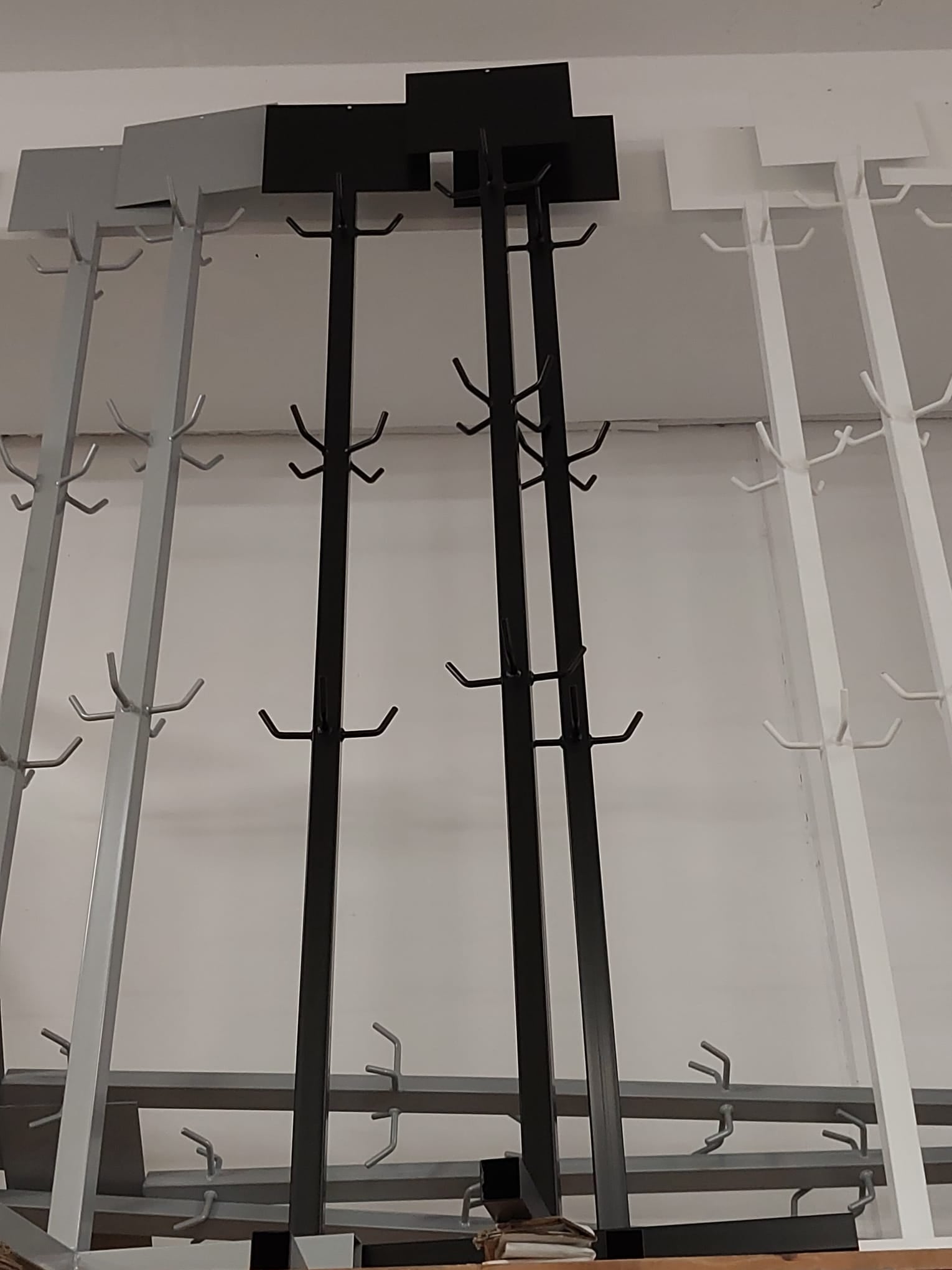 Percha Jamonera ALJIM con placa + vinilo personalizado.