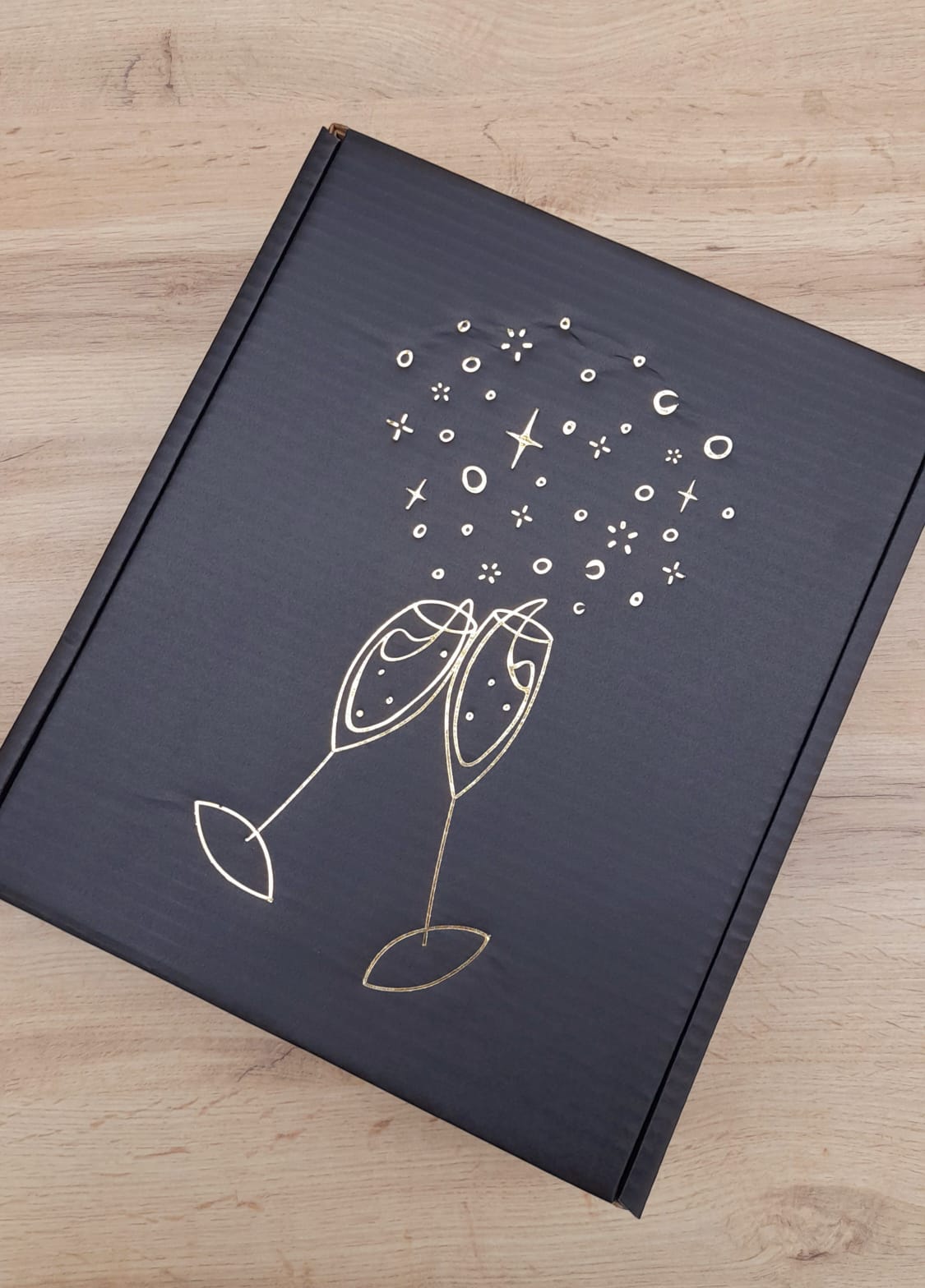 Caja / estuche 3 Botellas Negro/Oro copas con asa. 33x28.2x9.5cm