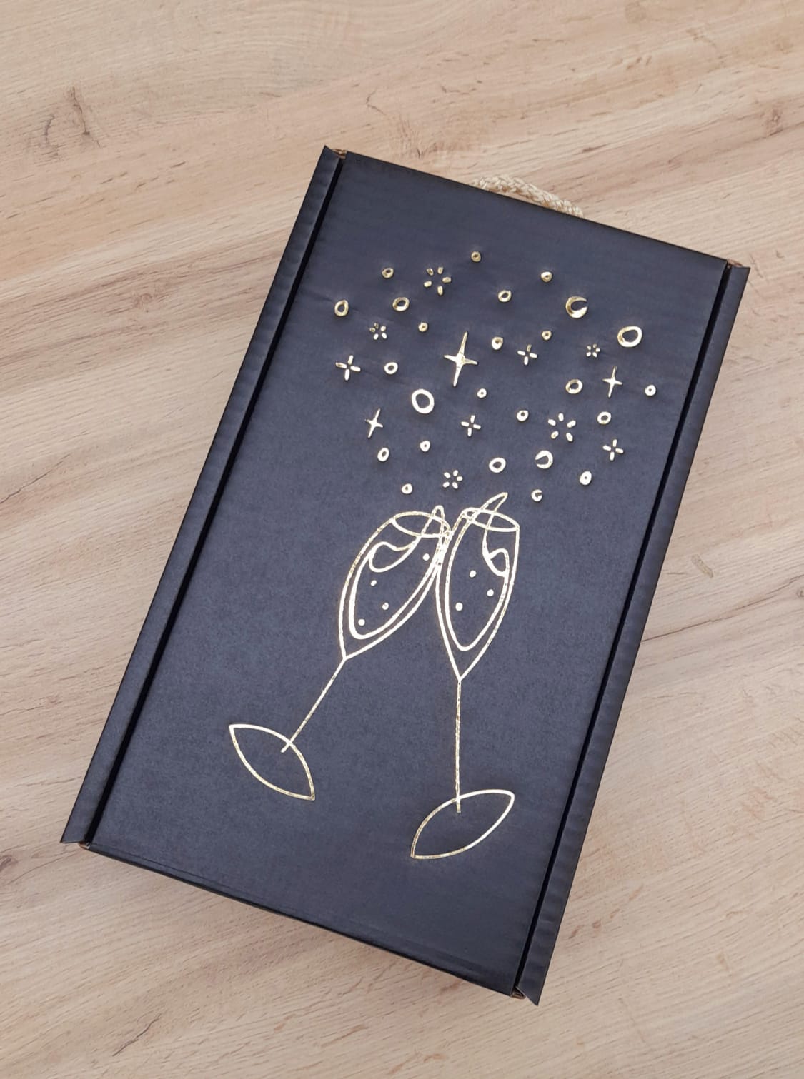 Caja / estuche 2 Botellas Negro/Oro copas con asa. 32.5x19.9x9.7cm